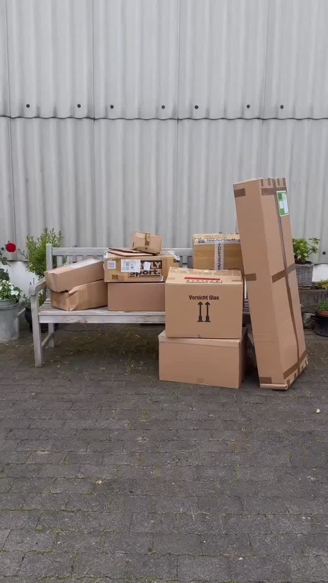 Post 7 by VONJULA Family Concept Store Geschenke Deko Kleidung on Instagram (video)