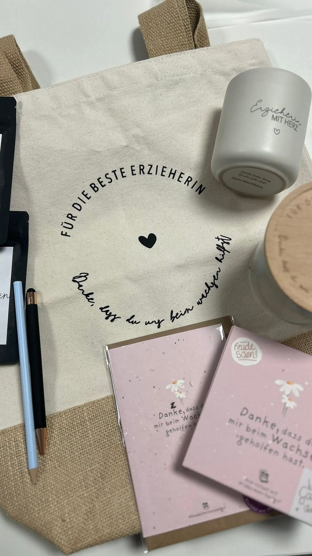 Post 4 by VONJULA Family Concept Store Geschenke Deko Kleidung on Instagram (video)