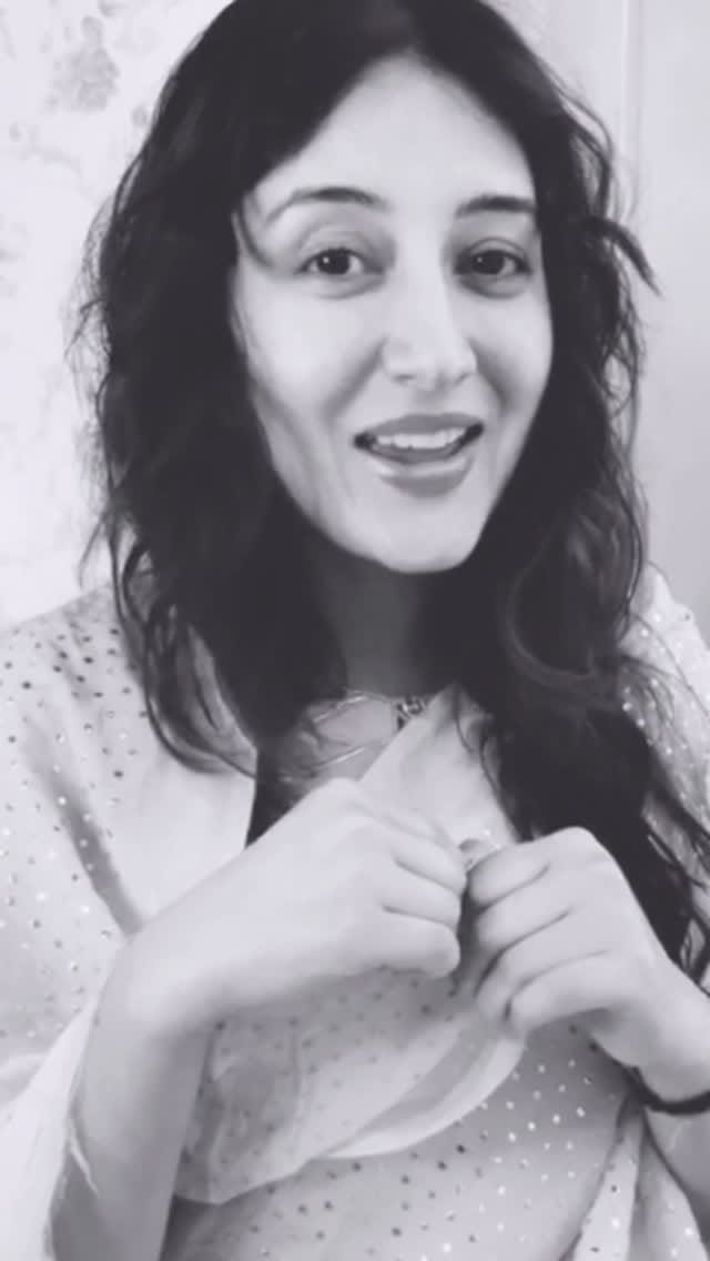 Post 2 by Priyanka Kandwal on Instagram (video)