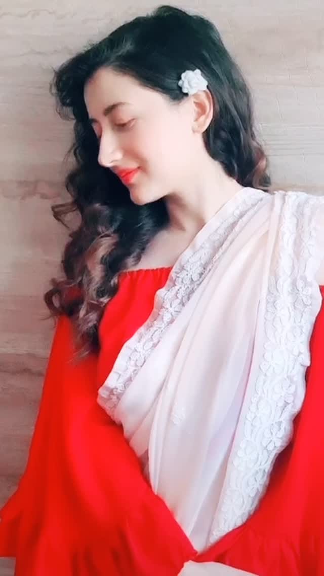 Post 3 by Priyanka Kandwal on Instagram (video)