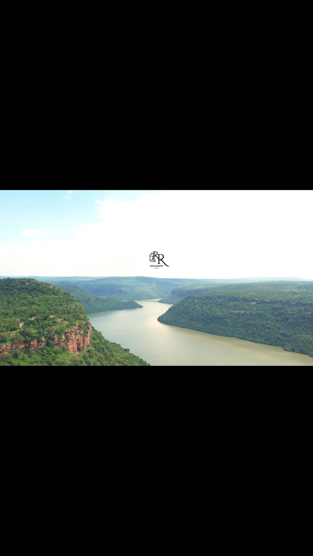 Post 4 by Ŕàvì Ŕàò on Instagram (video)