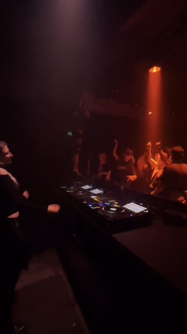 Post 1 by Sylvie Maziarz on Instagram (video)