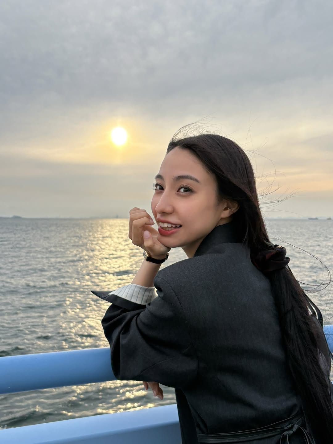 Post 5 by KANON 新しい学校のリーダーズ on Instagram (carousel)