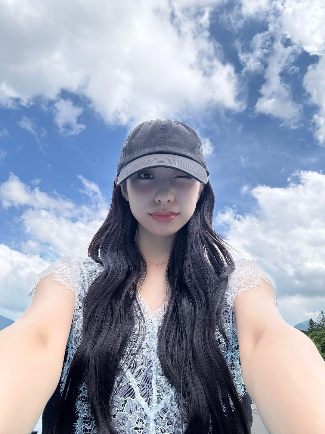 Post 2 by KANON 新しい学校のリーダーズ on Instagram (carousel)