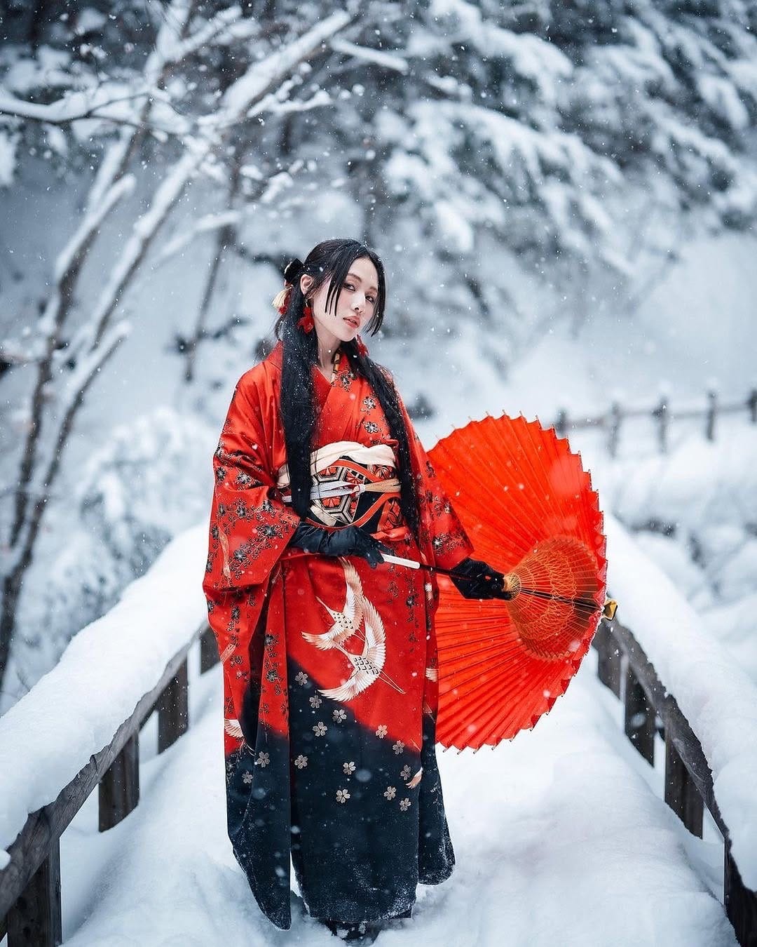 Post 10 by eri on Instagram (image)