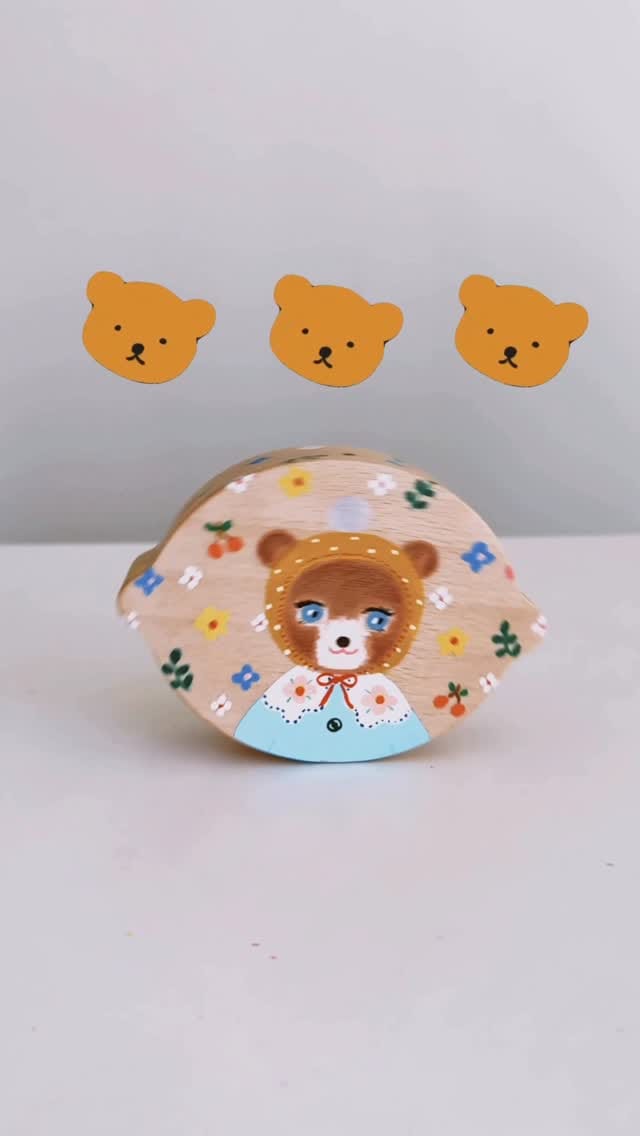 Post 5 by Aiko Fukawa / Painter on Instagram (video)