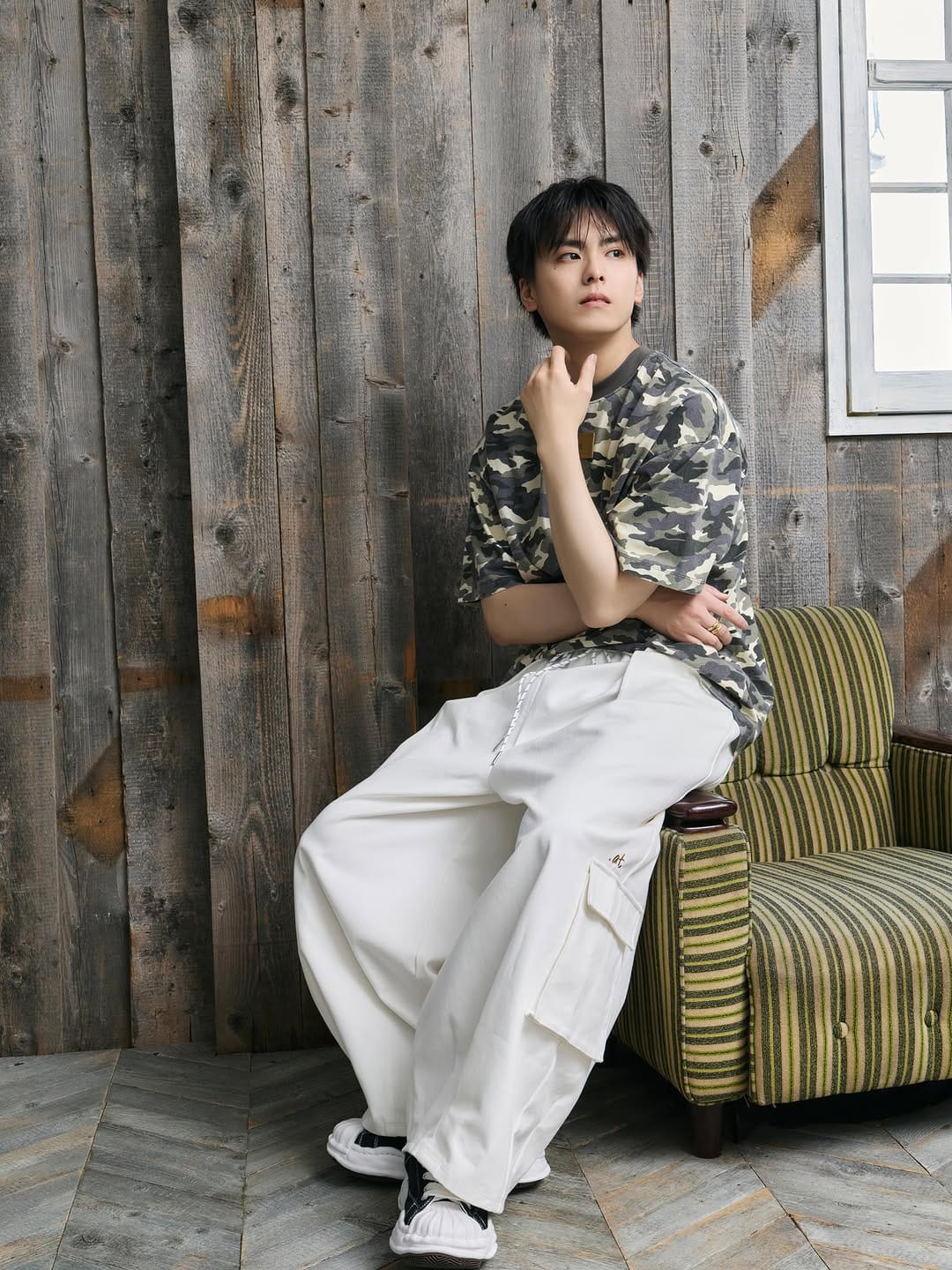 Post 6 by 高野洸 avex management staff on Instagram (carousel)