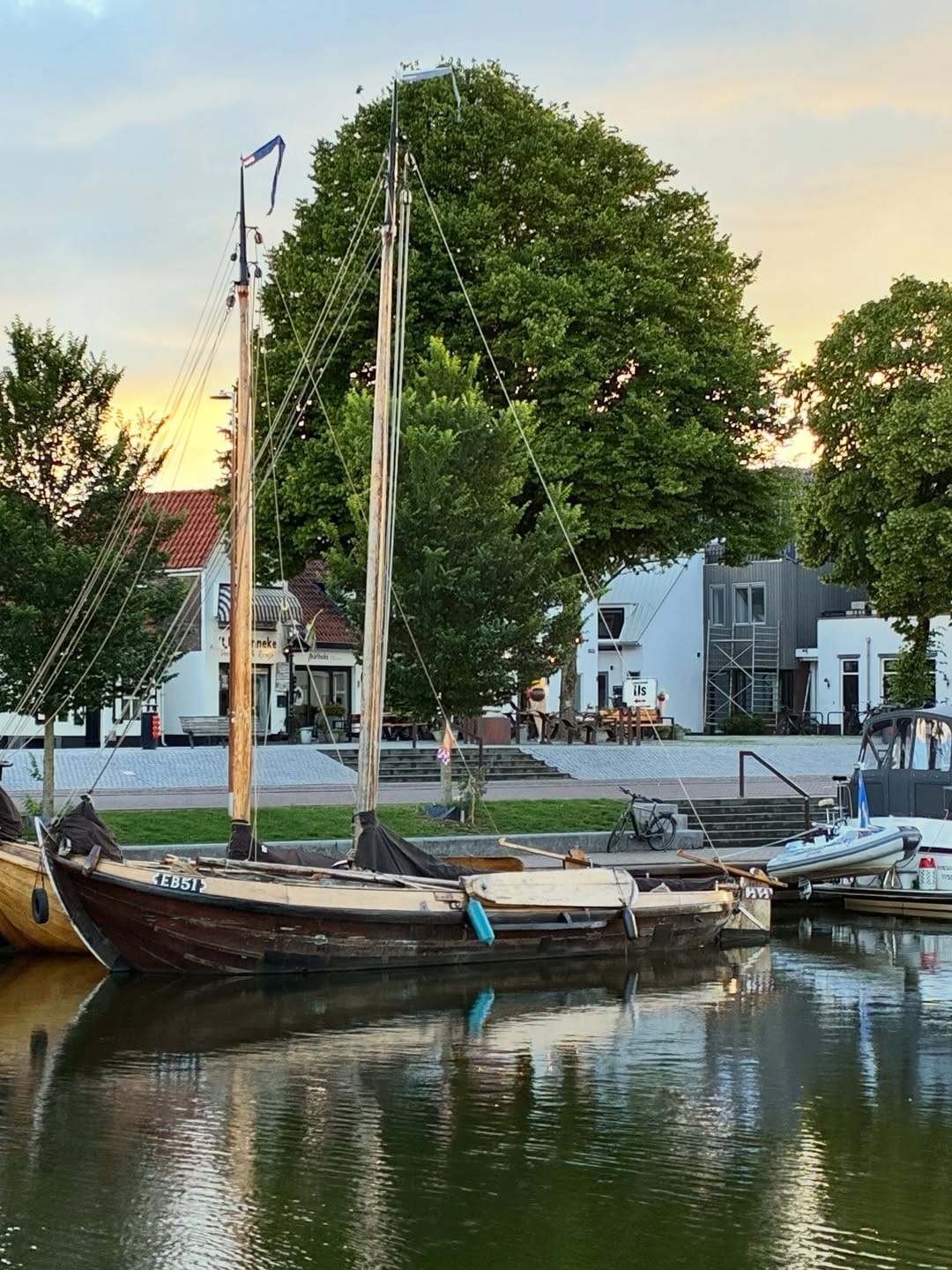 Post 7 by Frans de Lange on Instagram (image)
