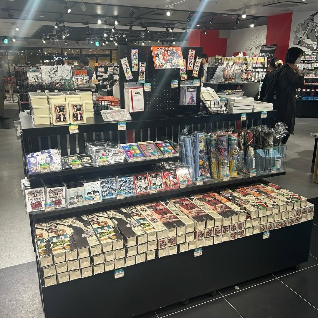 Post 6 by JUMP SHOP official on Instagram (carousel)