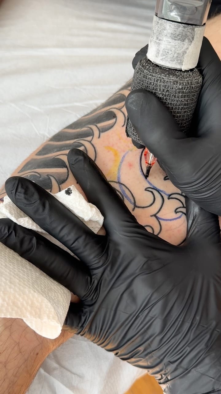 Post 5 by 𝗥𝗼𝗻 𝗦𝗺𝗶𝘁𝗵 • 𝗧𝗮𝘁𝘁𝗼𝗼 𝗔𝗿𝘁𝗶𝘀𝘁 • 𝗩𝗮𝗻𝗰𝗼𝘂𝘃𝗲𝗿 on Instagram (video)