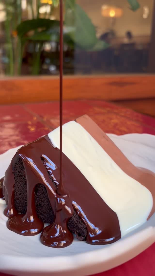 Post 10 by Dessert Therapy on Instagram (video)