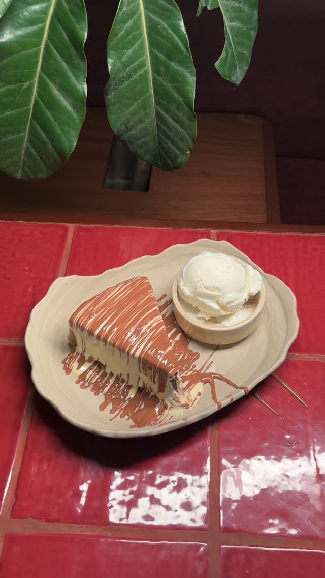 Post 7 by Dessert Therapy on Instagram (video)