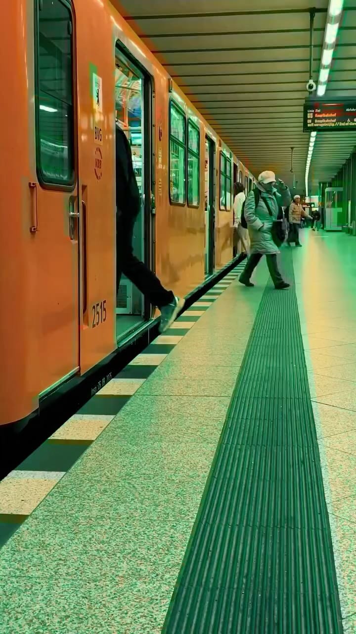 Post 9 by Felix Raphael on Instagram (video)