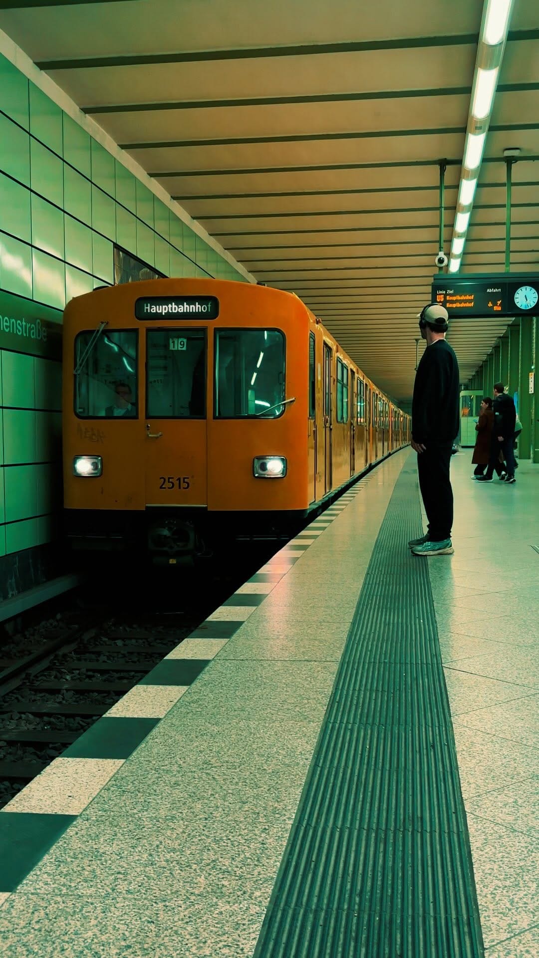 Post 10 by Felix Raphael on Instagram (video)