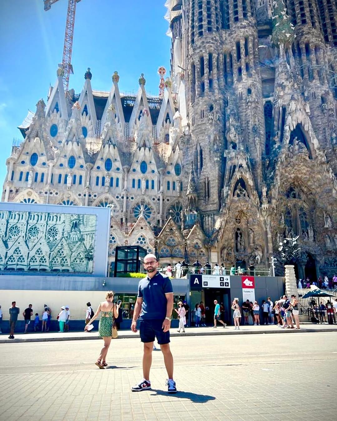 Post 10 by Mario Vintrici on Instagram (carousel)