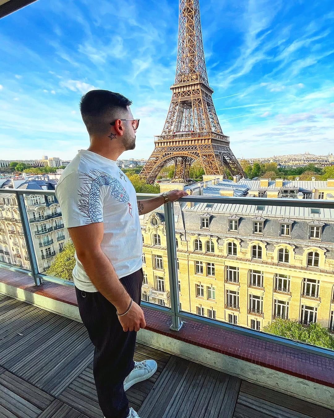 Post 8 by Mario Vintrici on Instagram (carousel)