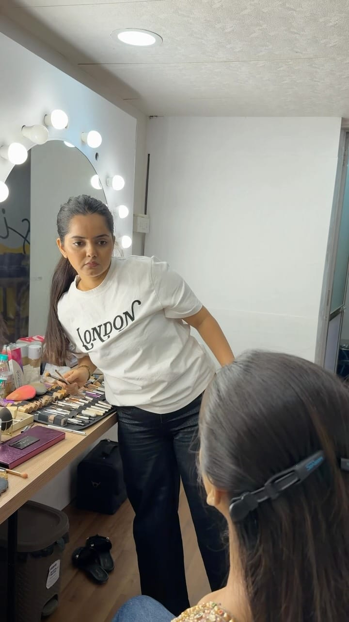 Post 4 by PRIYANKA DIWATE on Instagram (video)