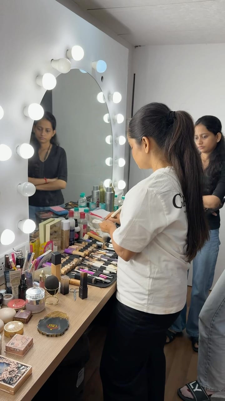 Post 1 by PRIYANKA DIWATE on Instagram (video)