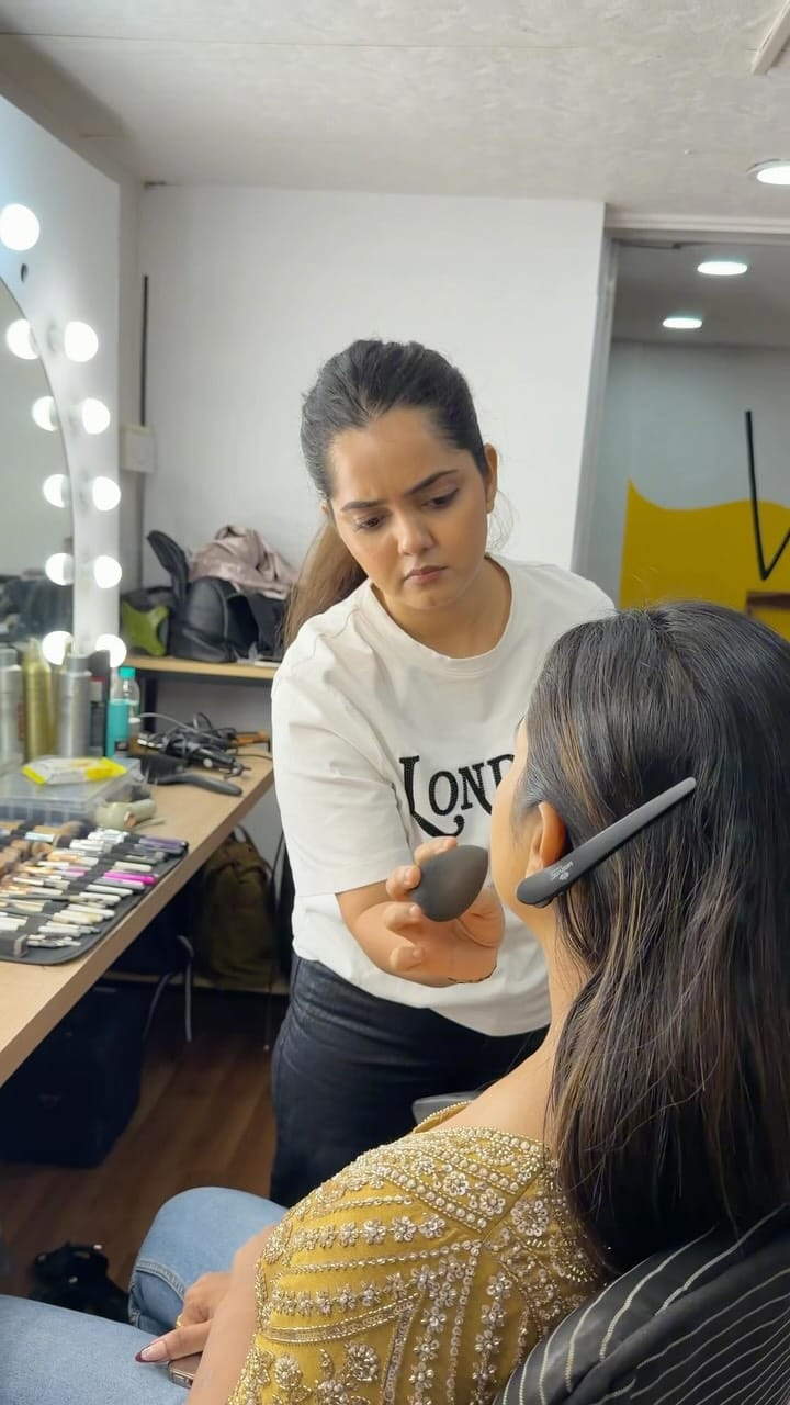 Post 7 by PRIYANKA DIWATE on Instagram (video)