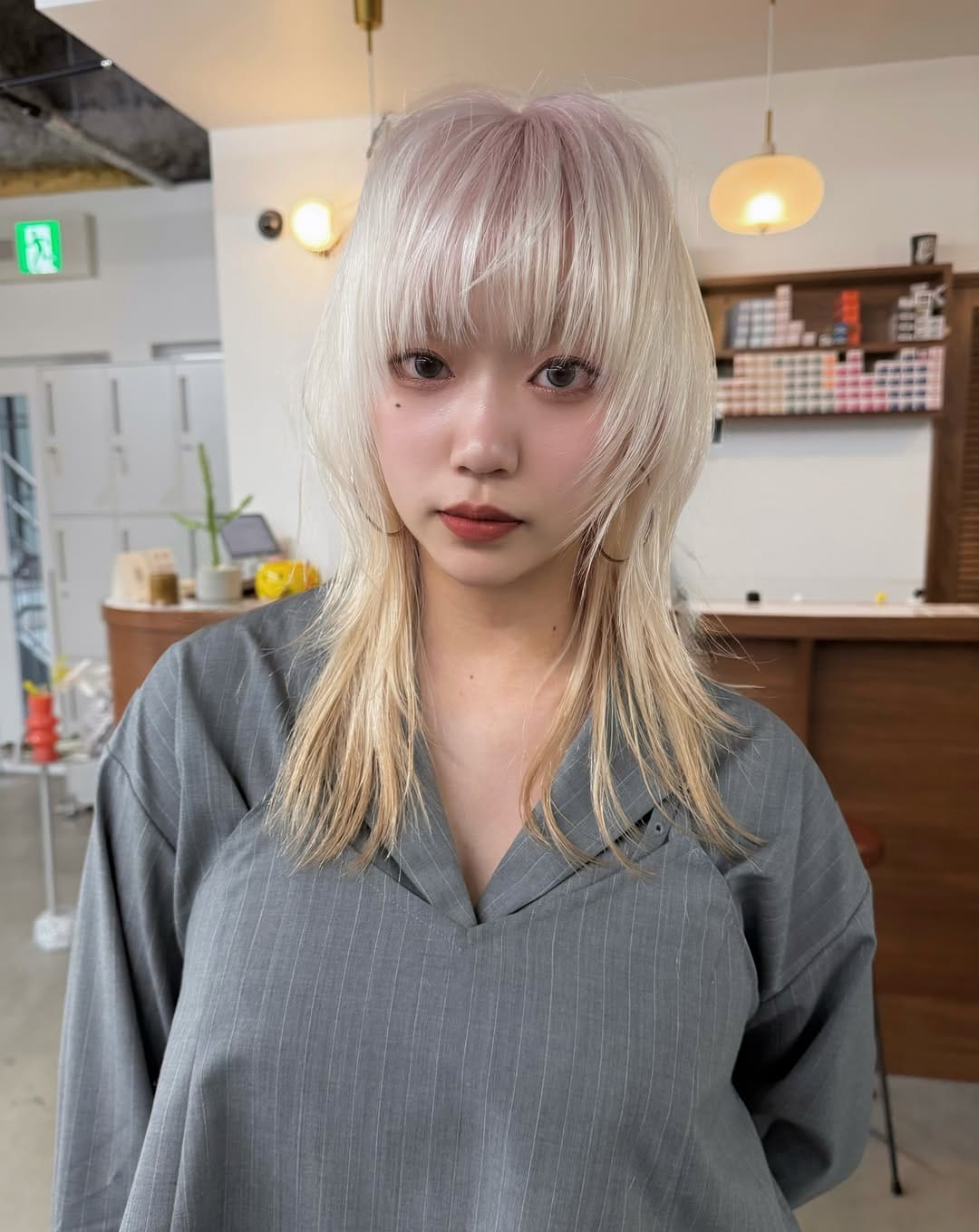 Post 9 by TAKERU/大阪/梅田美容室/ブリーチ/ハイトーンカラー on Instagram (carousel)