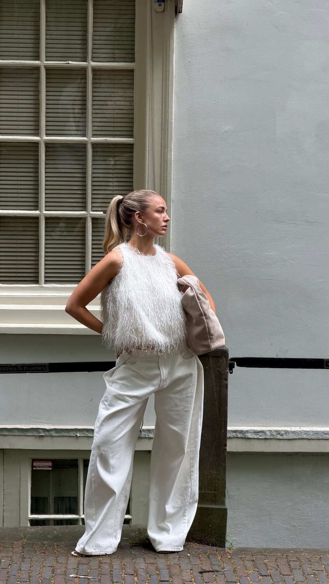 Post 2 by Noeloe | chic, minimal and timeless 💭 on Instagram (video)