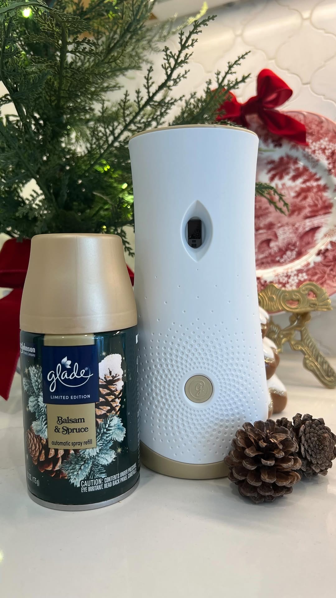 Post 3 by Glade® on Instagram (video)