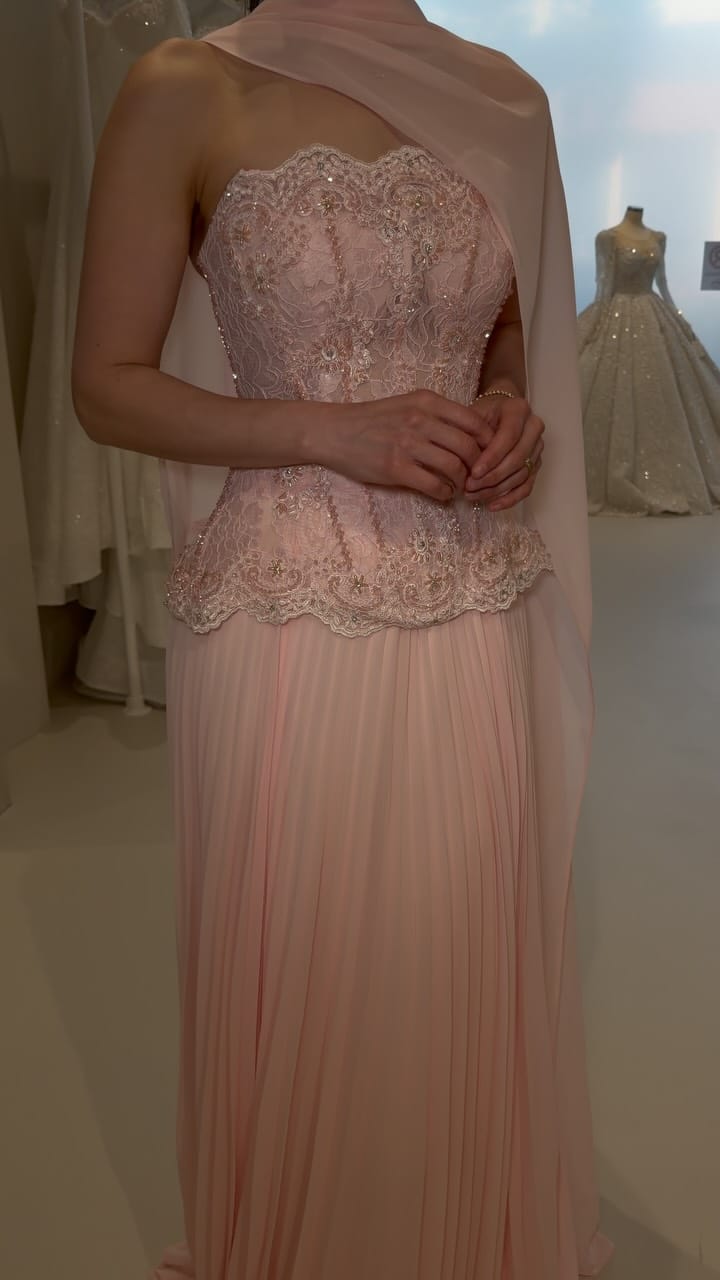 Post 7 by Silk & Lace Dresses on Instagram (video)