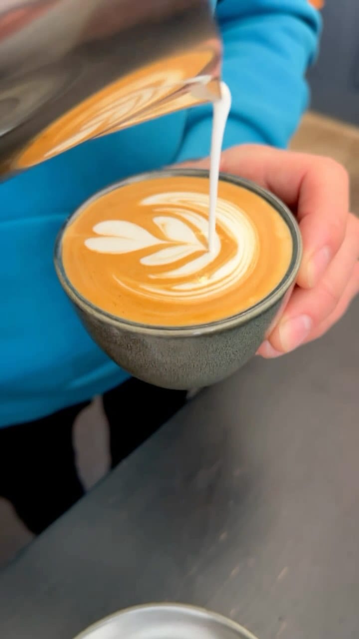 Post 8 by Kaffee Coach on Instagram (video)