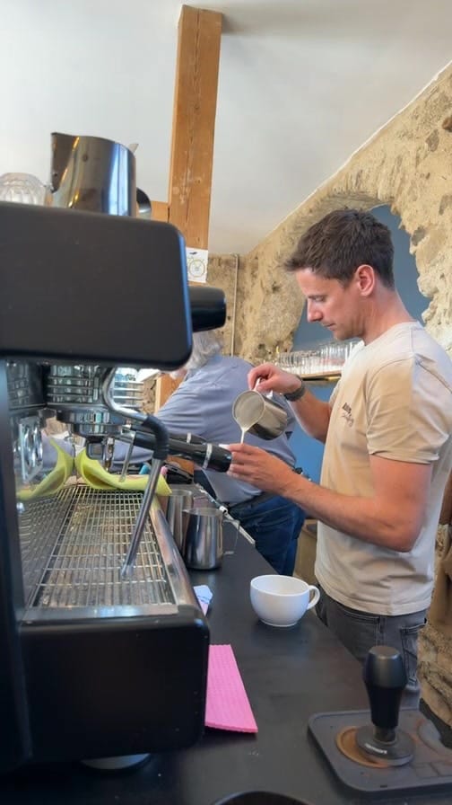 Post 10 by Kaffee Coach on Instagram (video)