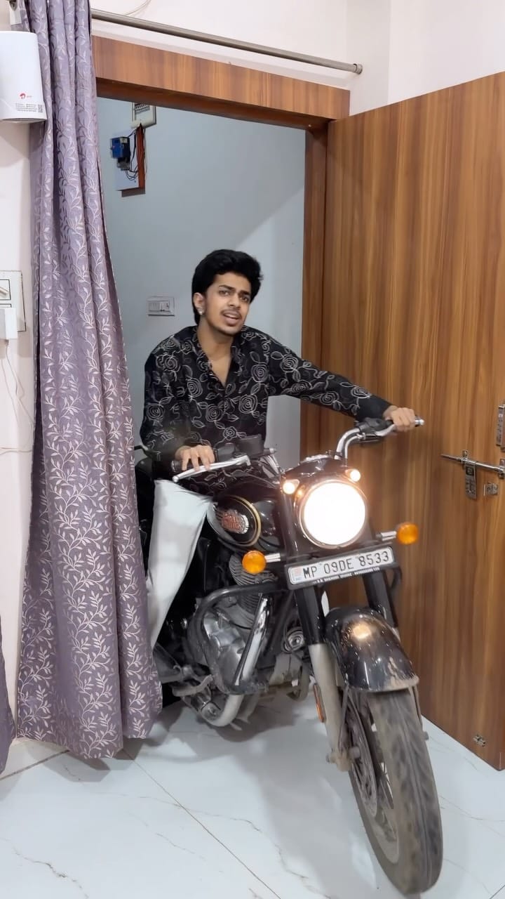 Post 2 by Vedant on Instagram (video)