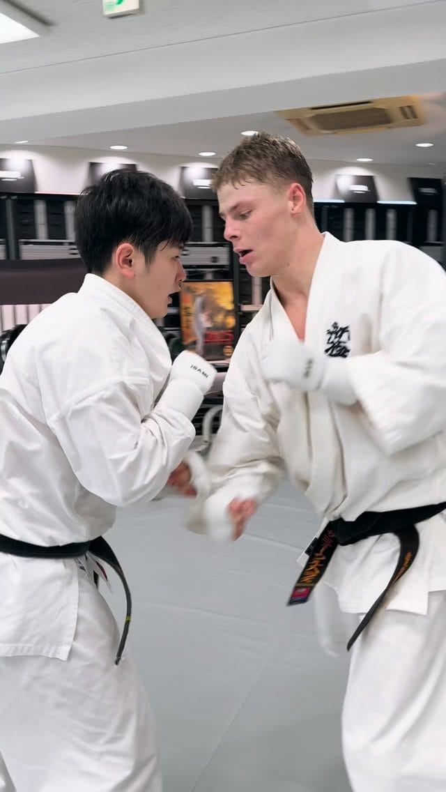 Post 7 by Samuel Hallas | サミュエル・ハラス on Instagram (video)