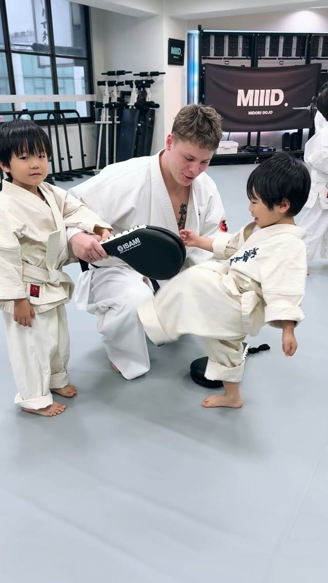 Post 4 by Samuel Hallas | サミュエル・ハラス on Instagram (video)