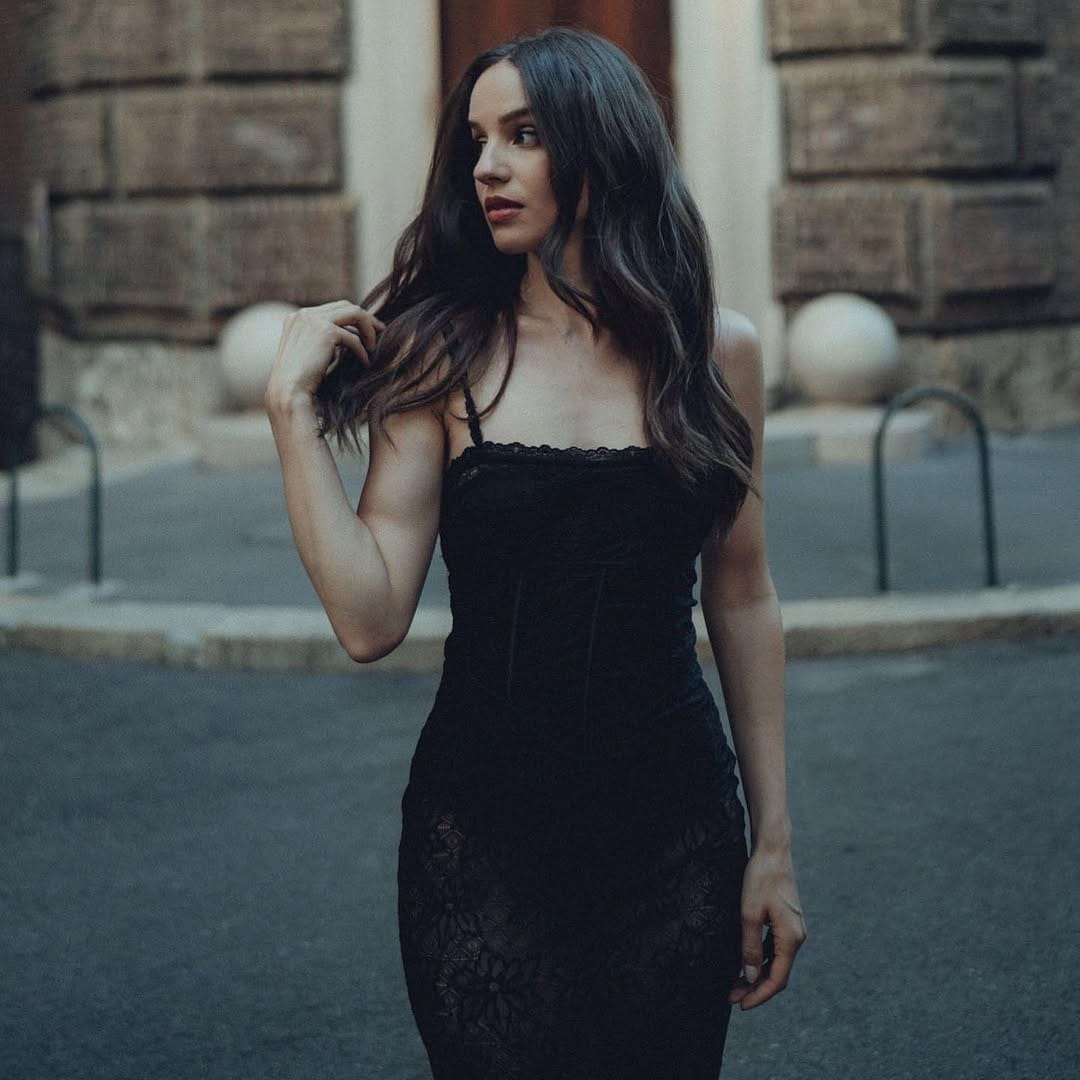 Post 10 by Francesca Miola on Instagram (image)