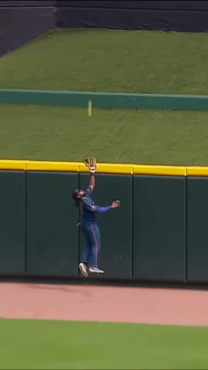 Post 1 by kobe robinson on Instagram (video)