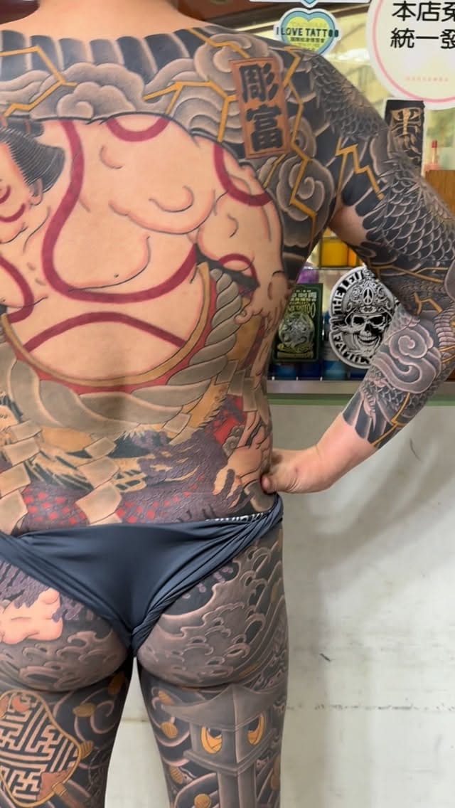 Post 7 by 彫富刺青-初代彫富 HoriFu-Chiung Fu Lee on Instagram (video)