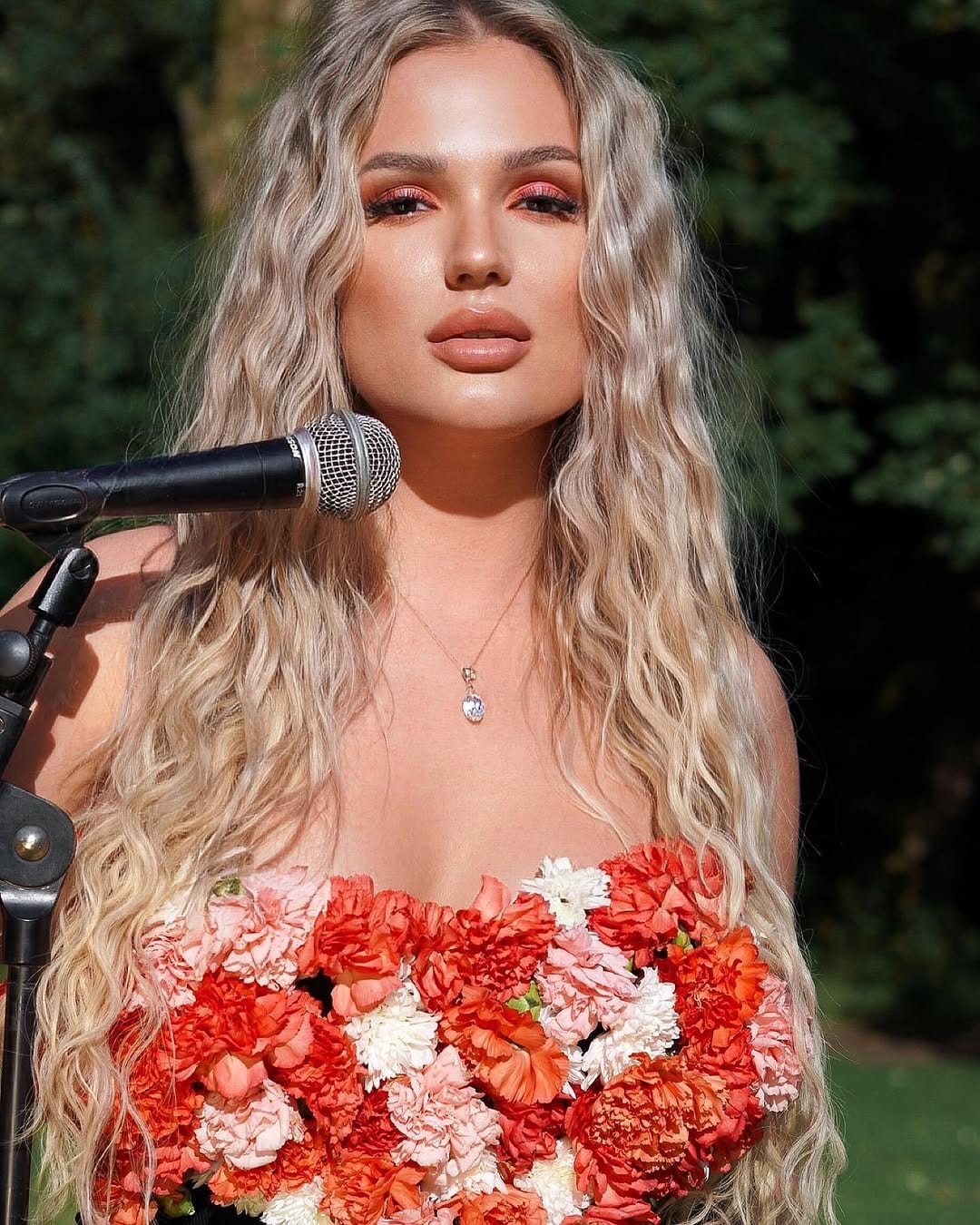 Post 10 by Sasha | Content Creator | UGC En/NL | Model on Instagram (carousel)