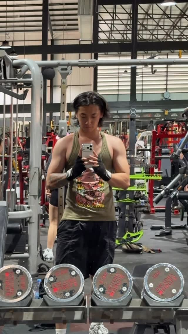 Post 5 by 𝑳.𝑶.𝑮 𝒐𝒎𝒐𝒕𝒆𝒔𝒂𝒏𝒅𝒐 鷹啄 崚 on Instagram (video)
