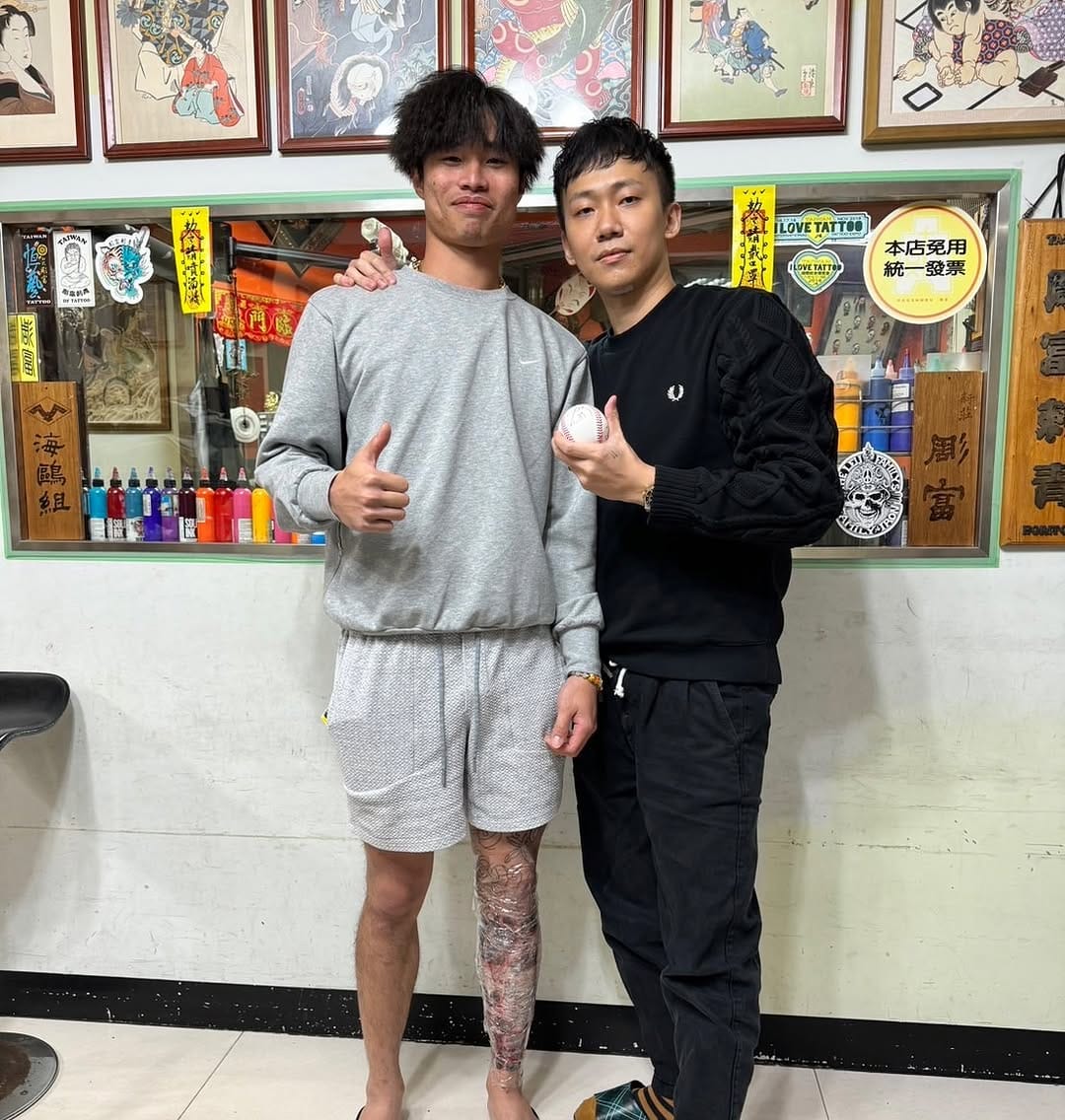 Post 10 by 彫富刺青-彫育HORIIKU_CHIH YU LEE on Instagram (carousel)