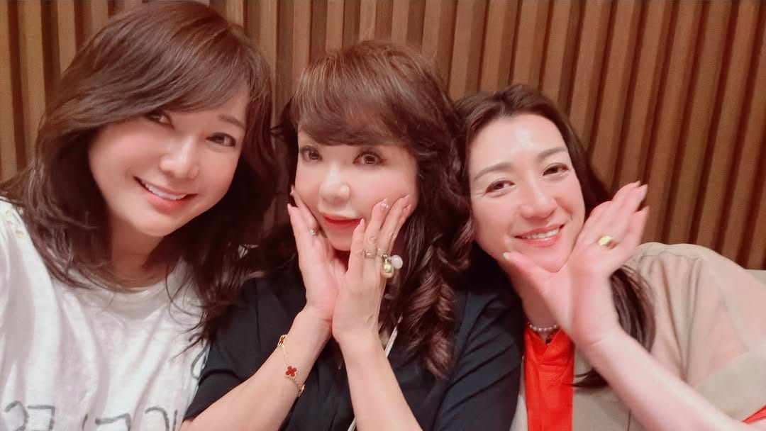 Post 3 by はるな愛 on Instagram (carousel)
