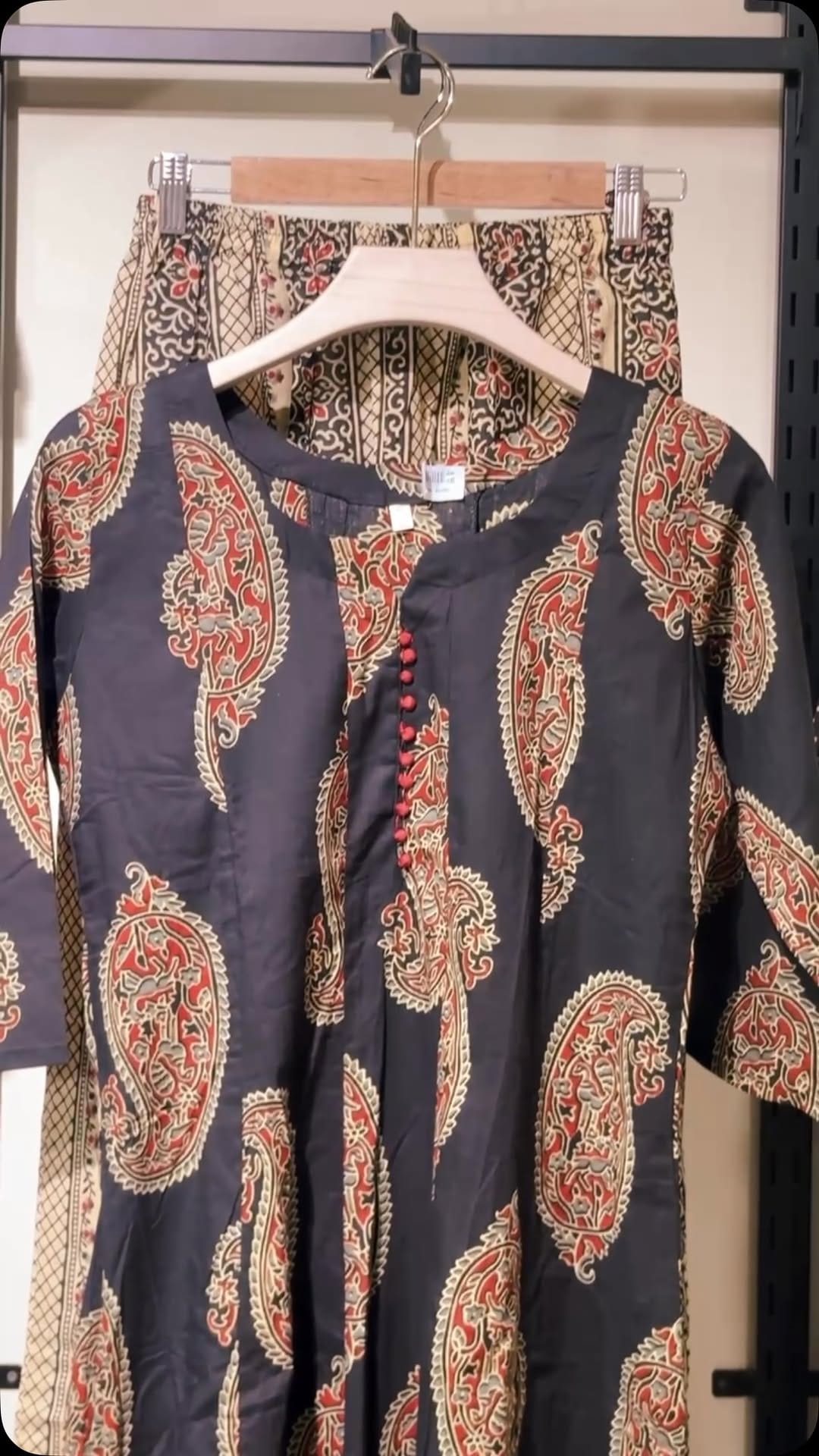 Post 7 by Violetclothing on Instagram (video)