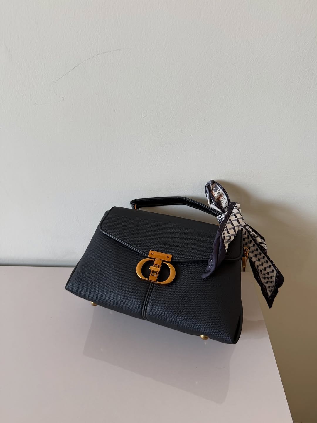 Post 10 by THE BAGS STREET| Fabulous as you on Instagram (carousel)