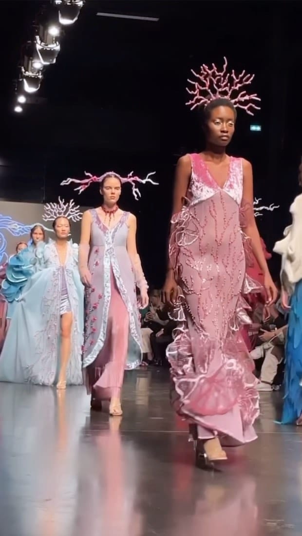 Post 10 by 𝕄‌𝔸‌𝕐‌𝕌‌𝕂‌𝕆✴︎𝔻‌𝔸‌𝕀‌𝕄‌𝕆‌ℕ on Instagram (video)