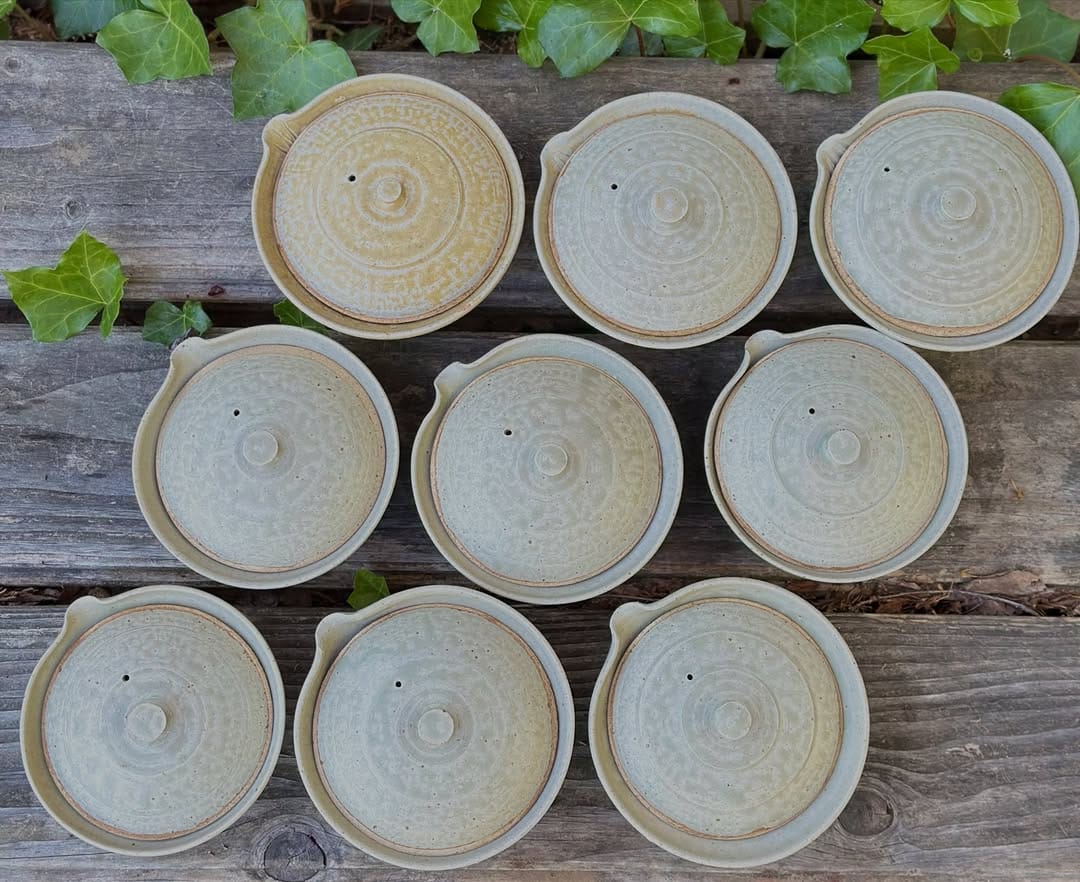Post 2 by tsuchikara pottery- Mitsuko on Instagram (carousel)