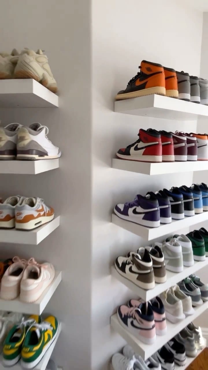 Post 4 by Sneakin on Instagram (video)
