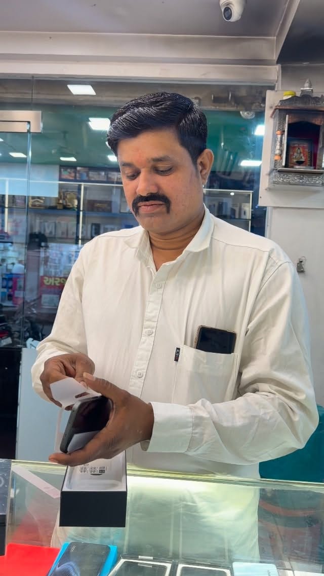 Post 8 by Phone Mart on Instagram (video)