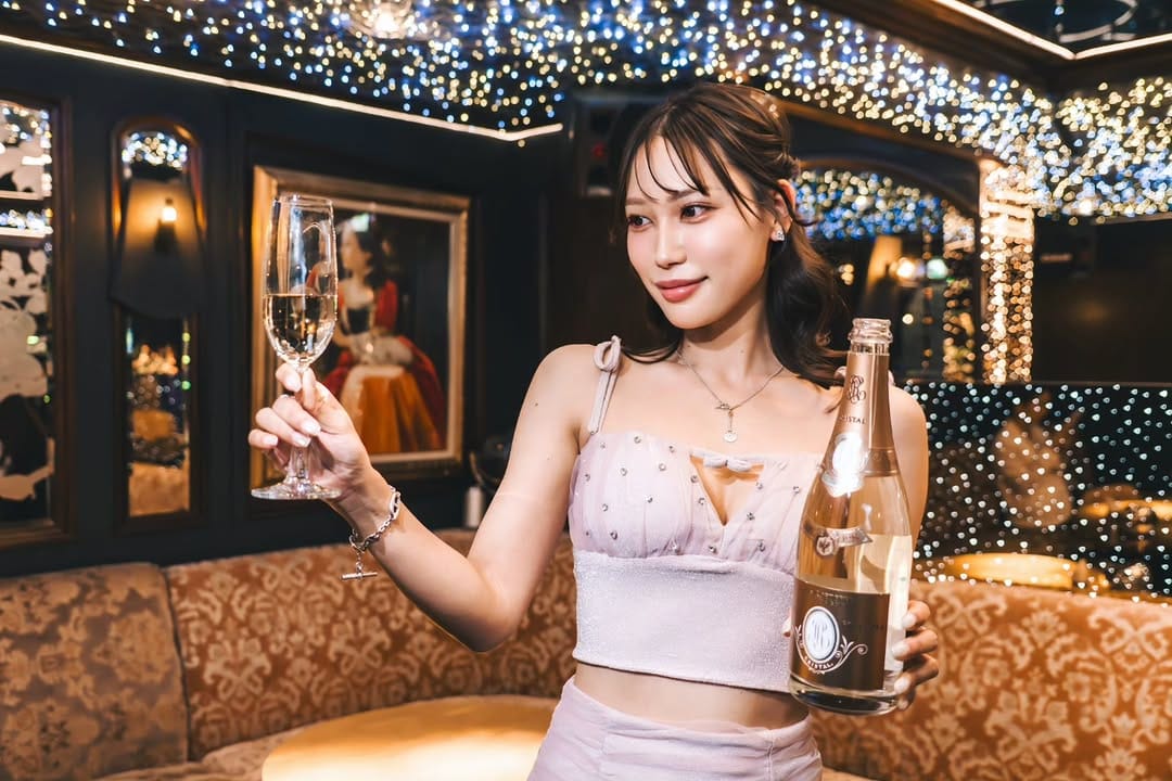 Post 9 by Photomochi on Instagram (carousel)