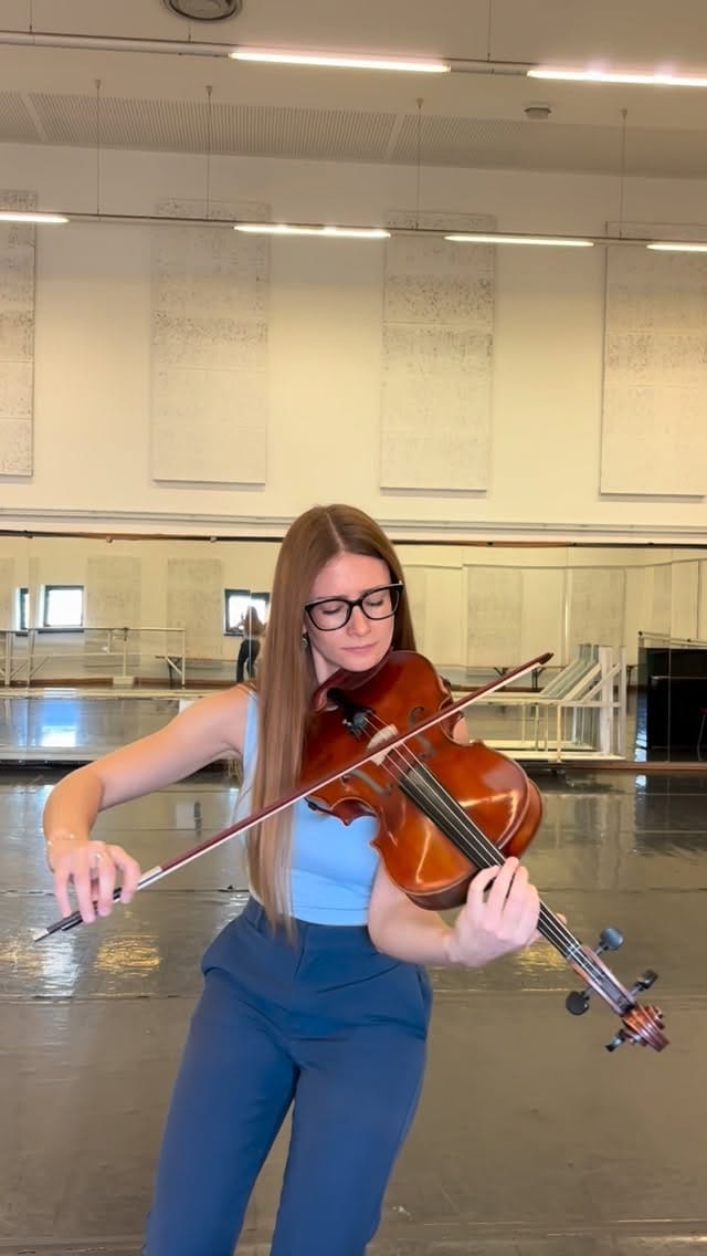 Post 3 by Eleonora De Poi on Instagram (video)