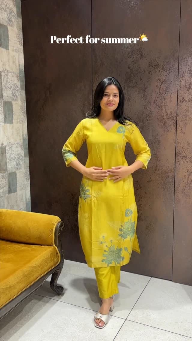 Post 4 by Rang Roop on Instagram (video)