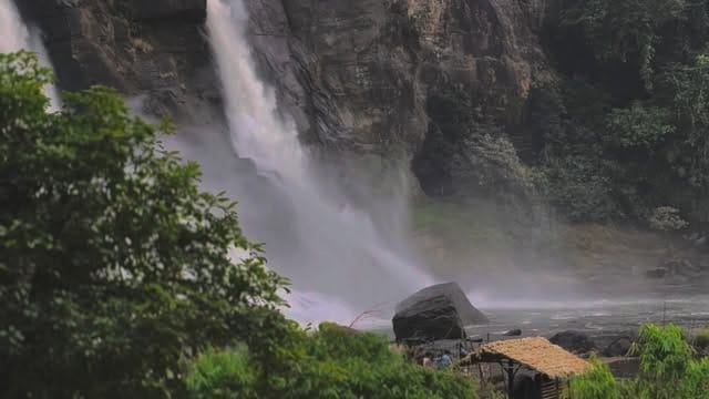Post 6 by mobile_clickzzz_kerala on Instagram (video)
