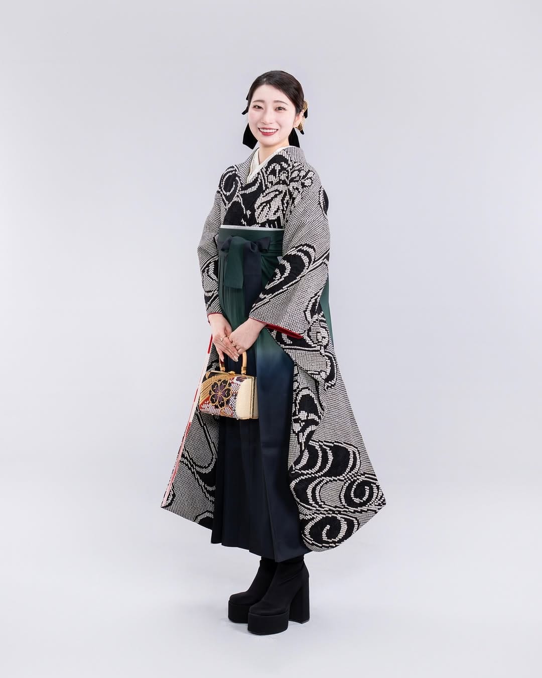 Post 3 by 【きものやまなか】振袖購入 ママ振袖 名古屋市 山中邦彦 on Instagram (carousel)